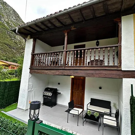 La Casina De Aballe بيت للعطل *